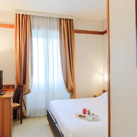 Park Ca' Noa فندق بريشا